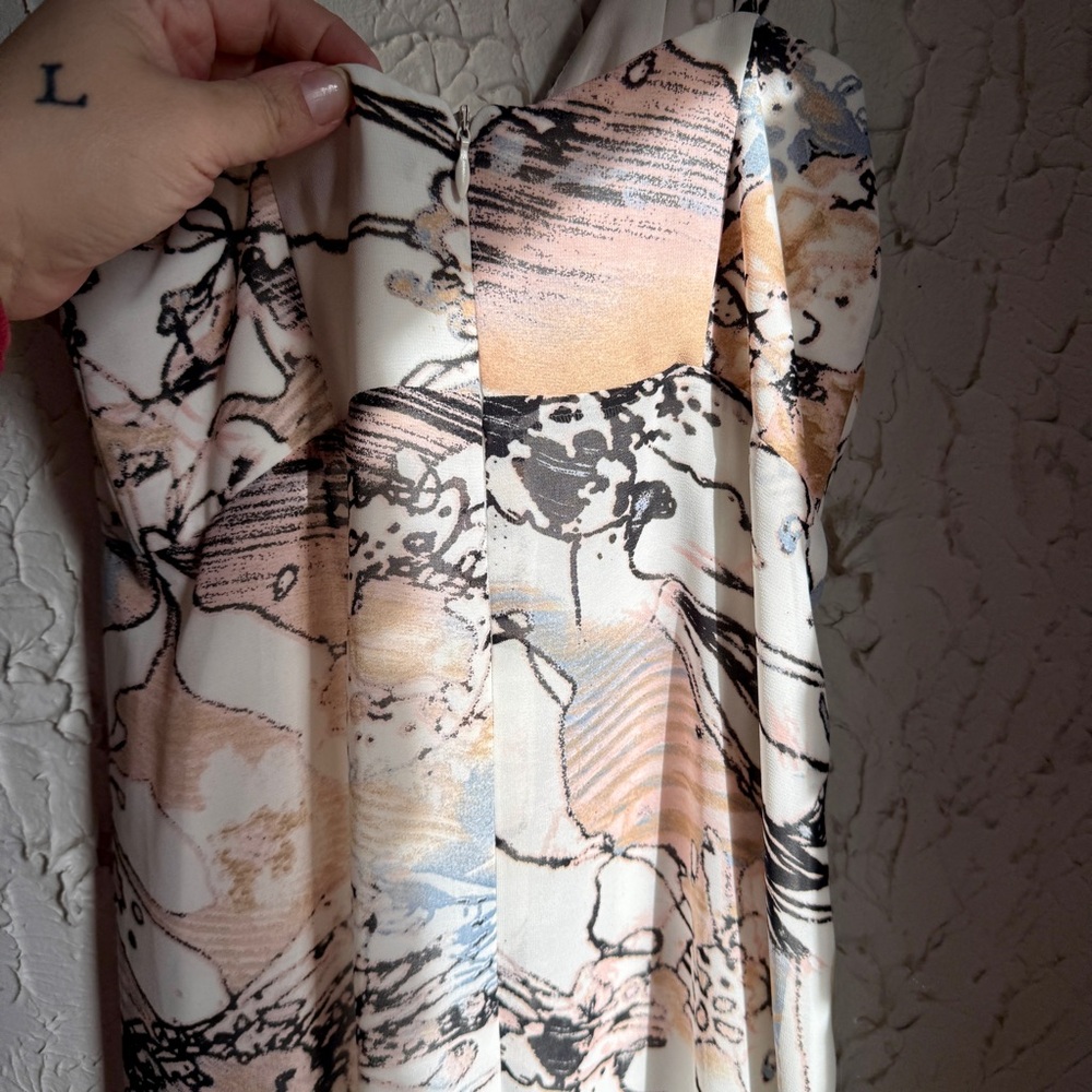 Elliatt Pastel Abstract Midi Dress - Picture 7 of 9